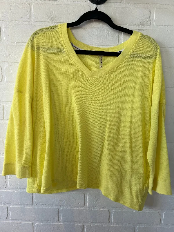 Athletic Top Long Sleeve Crewneck By Calvin Klein Performance In Yellow, Size: Xl